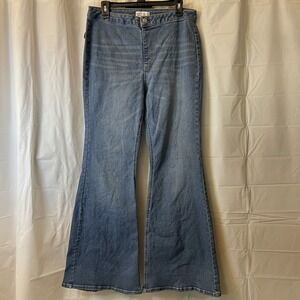 Vanilla Star Juniors Back-Seamed Flared-Leg Jeans Sz 13 Med Wash Stretchy Denim